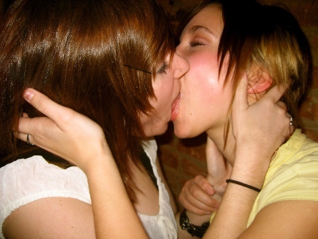 foreign porn free videos for phones naked girls making out gif